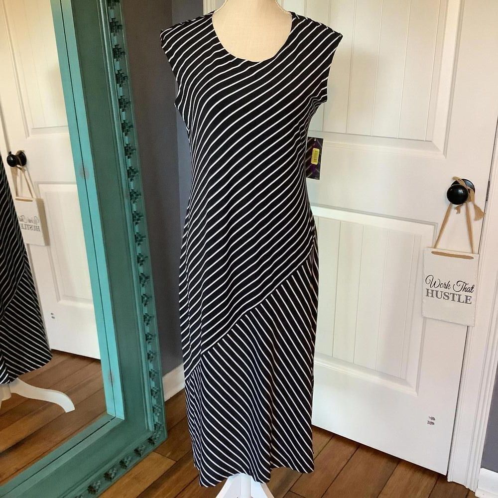 NWT Allyson Daley Striped Maxi Dress - Black & White‎